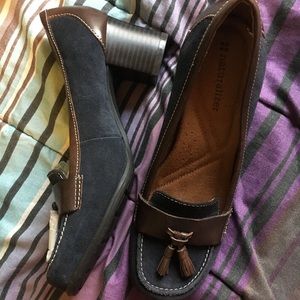 Naturalizer blue and brown suede loafer/pumps.
